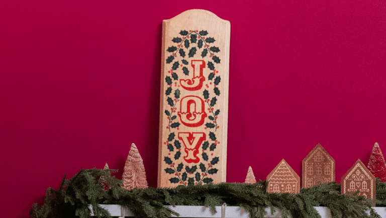 Blog_Hero_Holly_Jolly_Wood_Sign